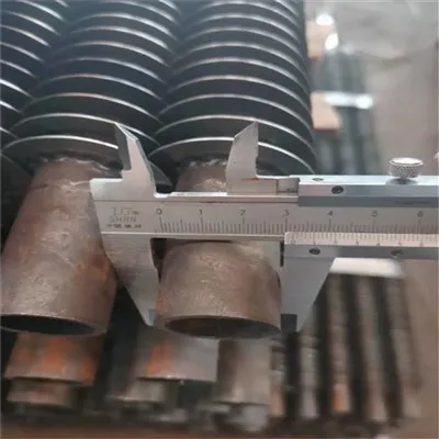 Tube chauffant électrique à ailettes 840